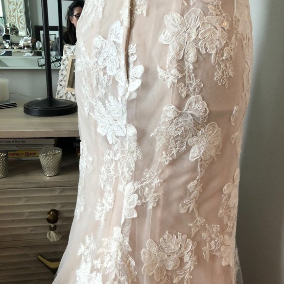 Melissa Sweet lace plunge wedding dress Sz 8 + belt & veil - Picture 12 of 16